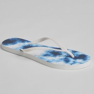 5/$25 Gap navy tie dye print flip flops size 7